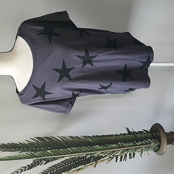 Maurices Gray Short Sleeve Tee with Black Stars NWT - Picture 1 of 8